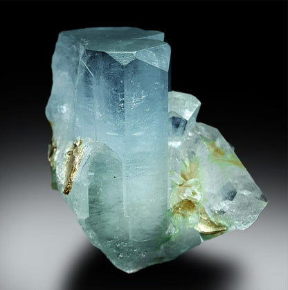 Collector grade aquamarine cluster from Nagar mine
Aquamarine cluster lighting and color detail
