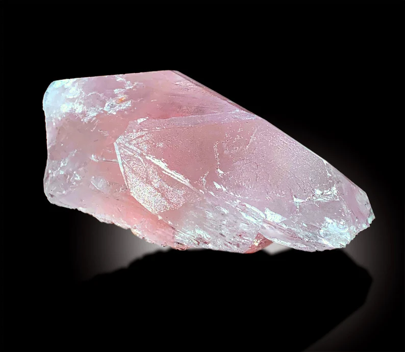 Complete termination point of natural morganite crystal
Full profile of top grade pink morganite mineral
