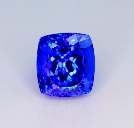D-Block princess cut tanzanite gemstone Tanzania
Closeup of tanzanite gemstone color and faceting