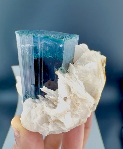 Blue Cap Tourmaline with Cleavlandite Albite from Afghanistan, 310 gran