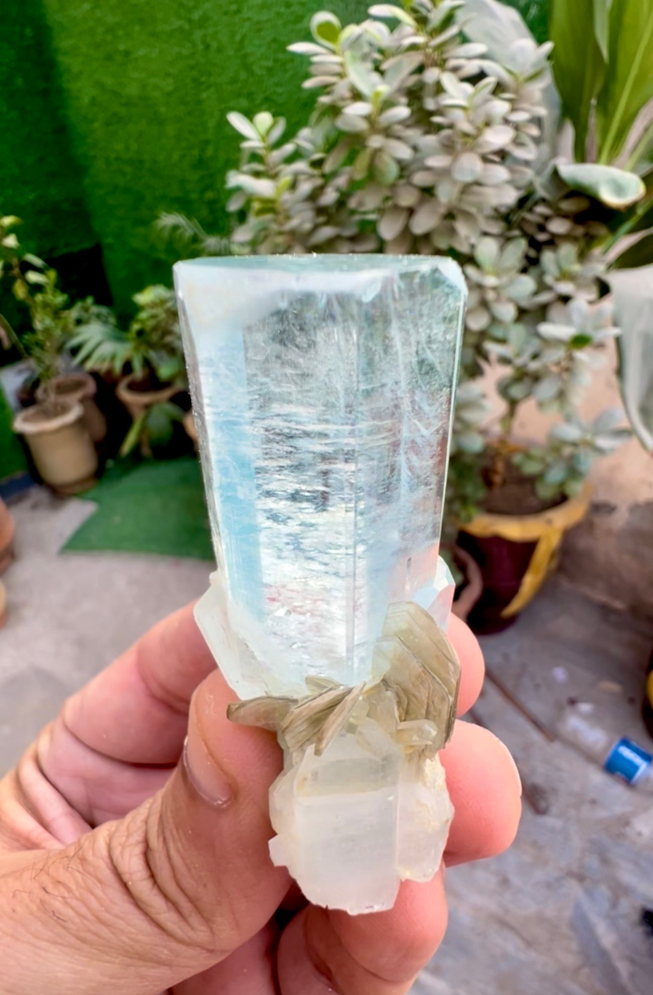 Aquamarine crystal with mica from Pakistan, 49 gram