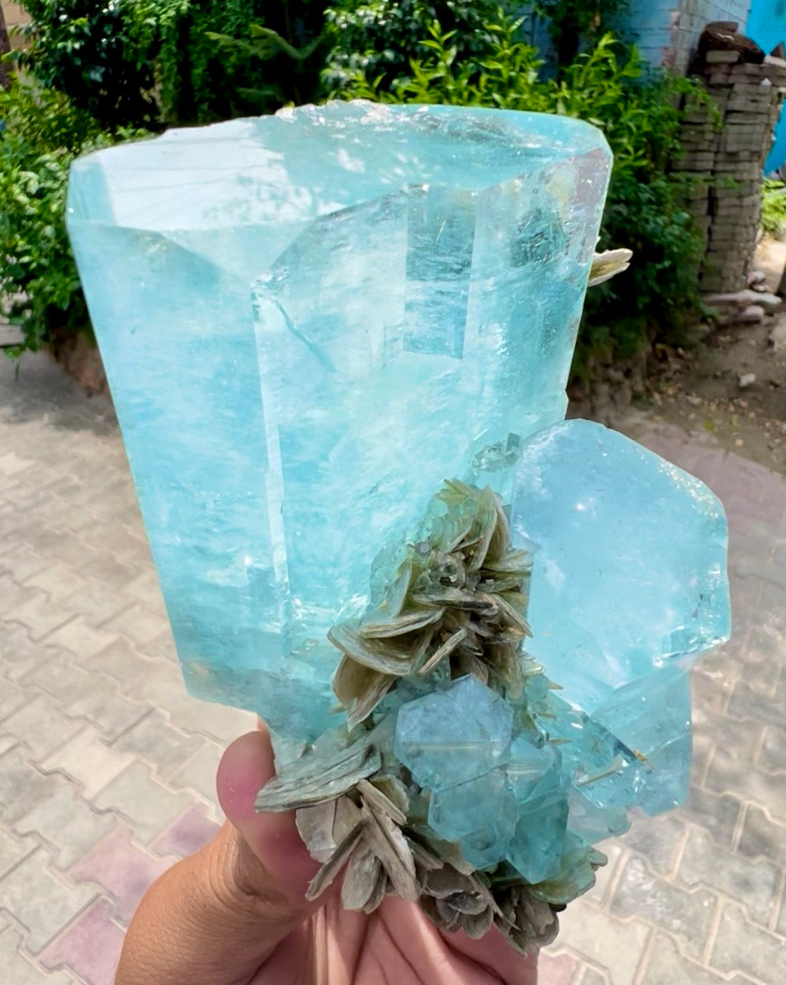 Aquamarine with Muscovite from Pakistan, 738 gram
