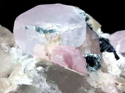 morganite crystal cluster Afghanistan
Dara e Pech mineral specimen