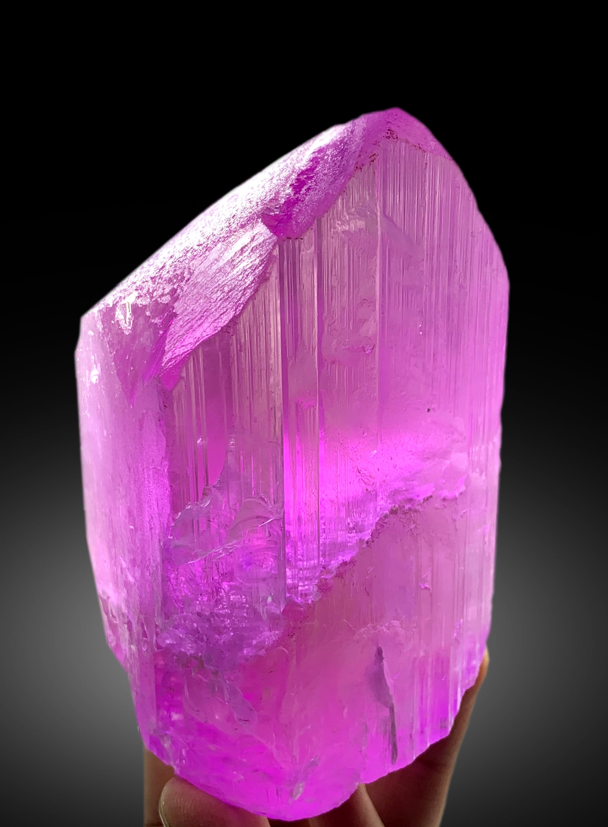 Deep pink kunzite crystal side view showing color
Top view of 1108 gram kunzite specimen