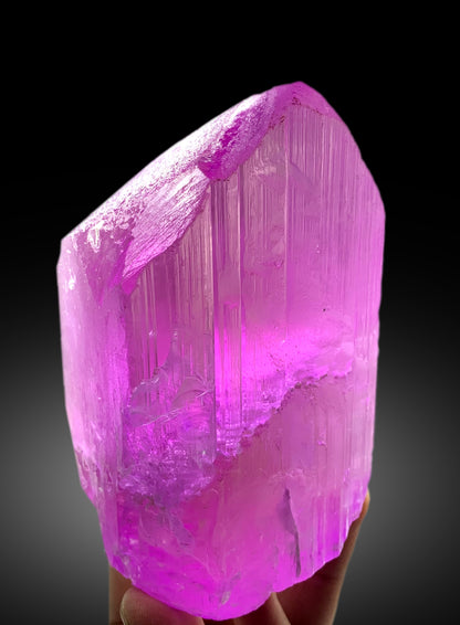 Deep pink kunzite crystal side view showing color
Top view of 1108 gram kunzite specimen