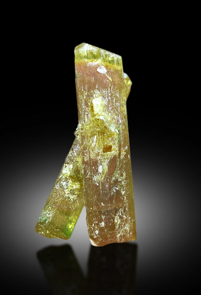 Double terminated tourmaline lower termination close-up
Double terminated tourmaline upper termination close-up