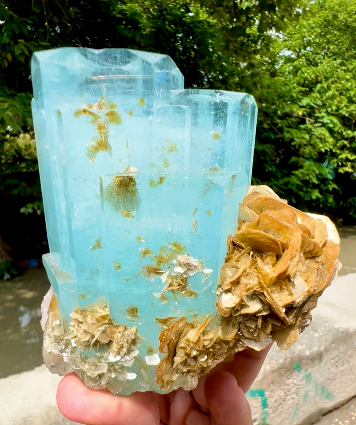 Aquamarine with Muscovite Mica from Pakistan, 543 gram