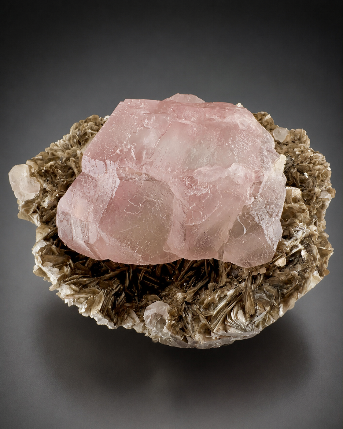 Pink Fluorite on Mica Matrix from Chumar Bakhoor Pakistan, 1619 gran