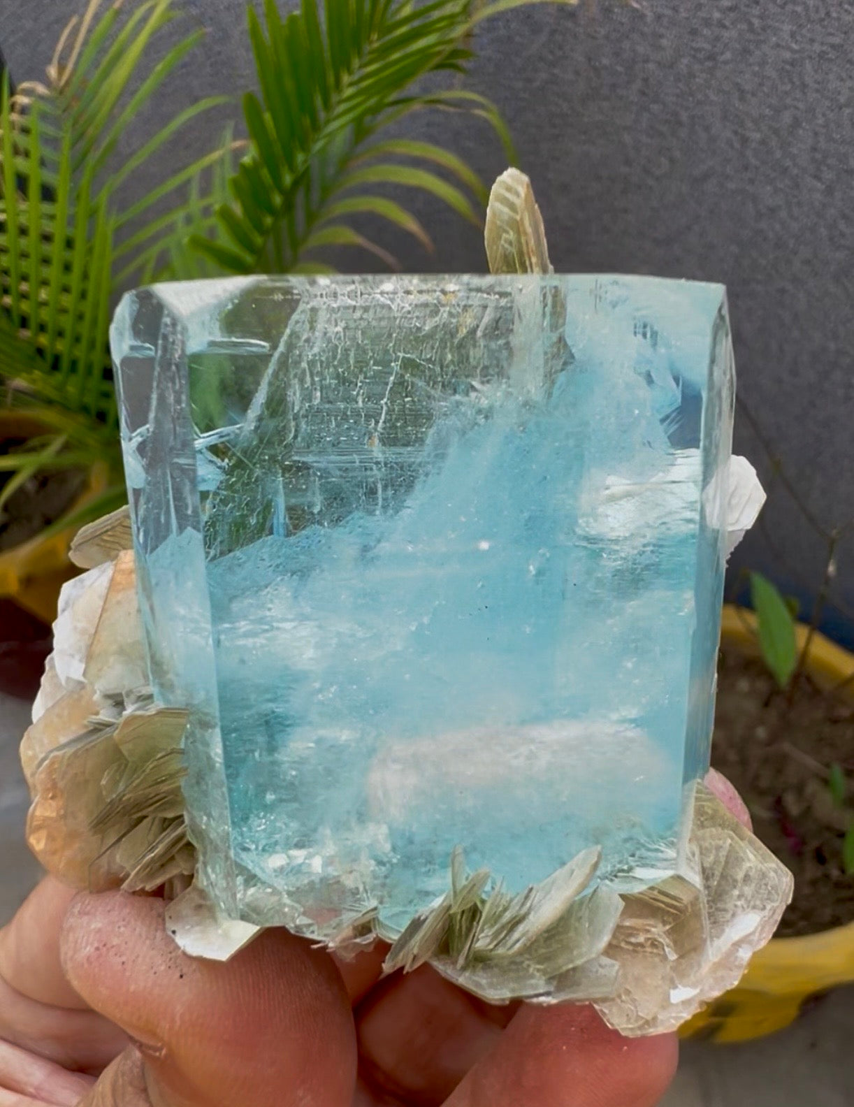 Aquamarine crystal with Mica from Pakistan, 114 gram