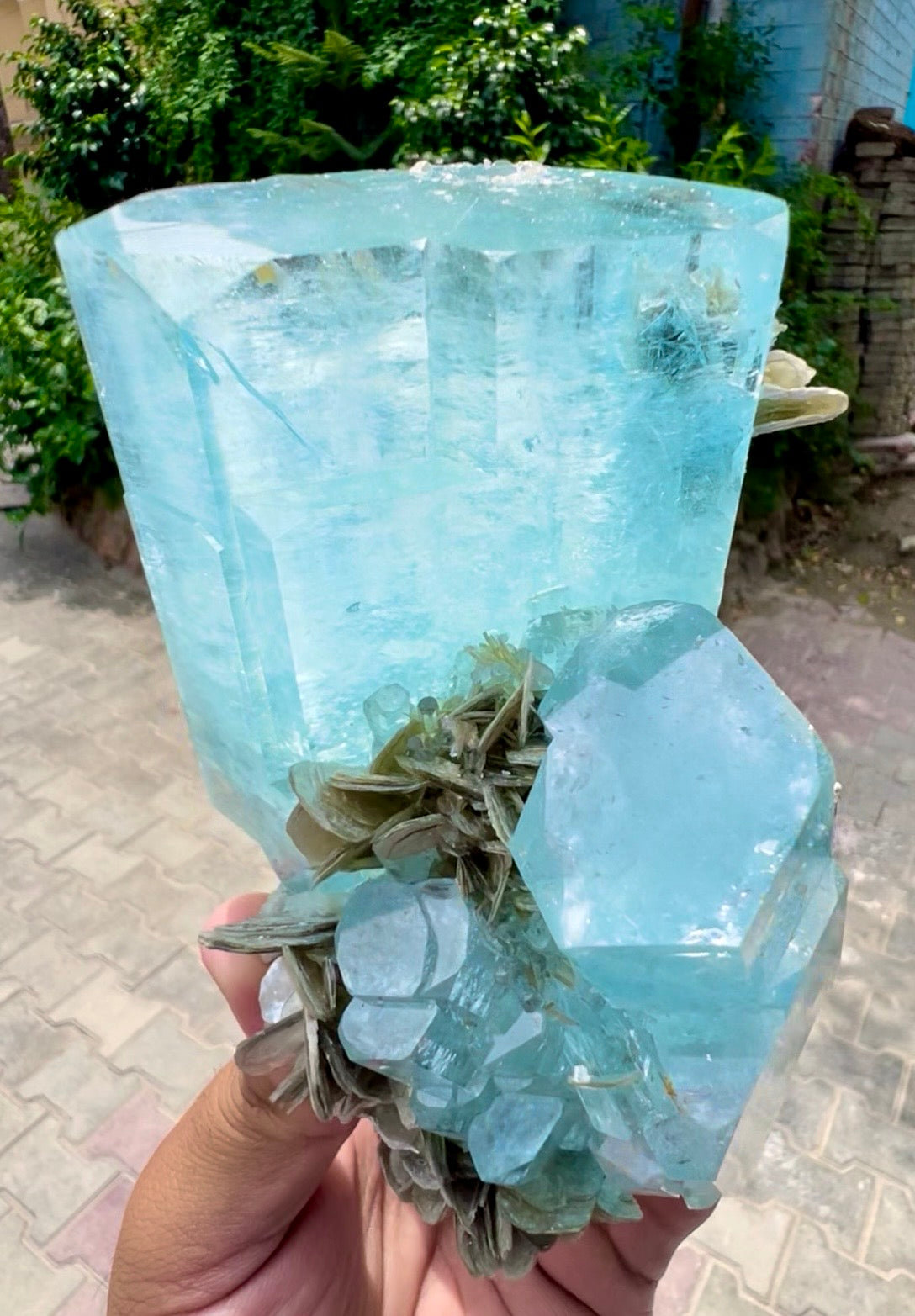 Aquamarine with Muscovite from Pakistan, 738 gram