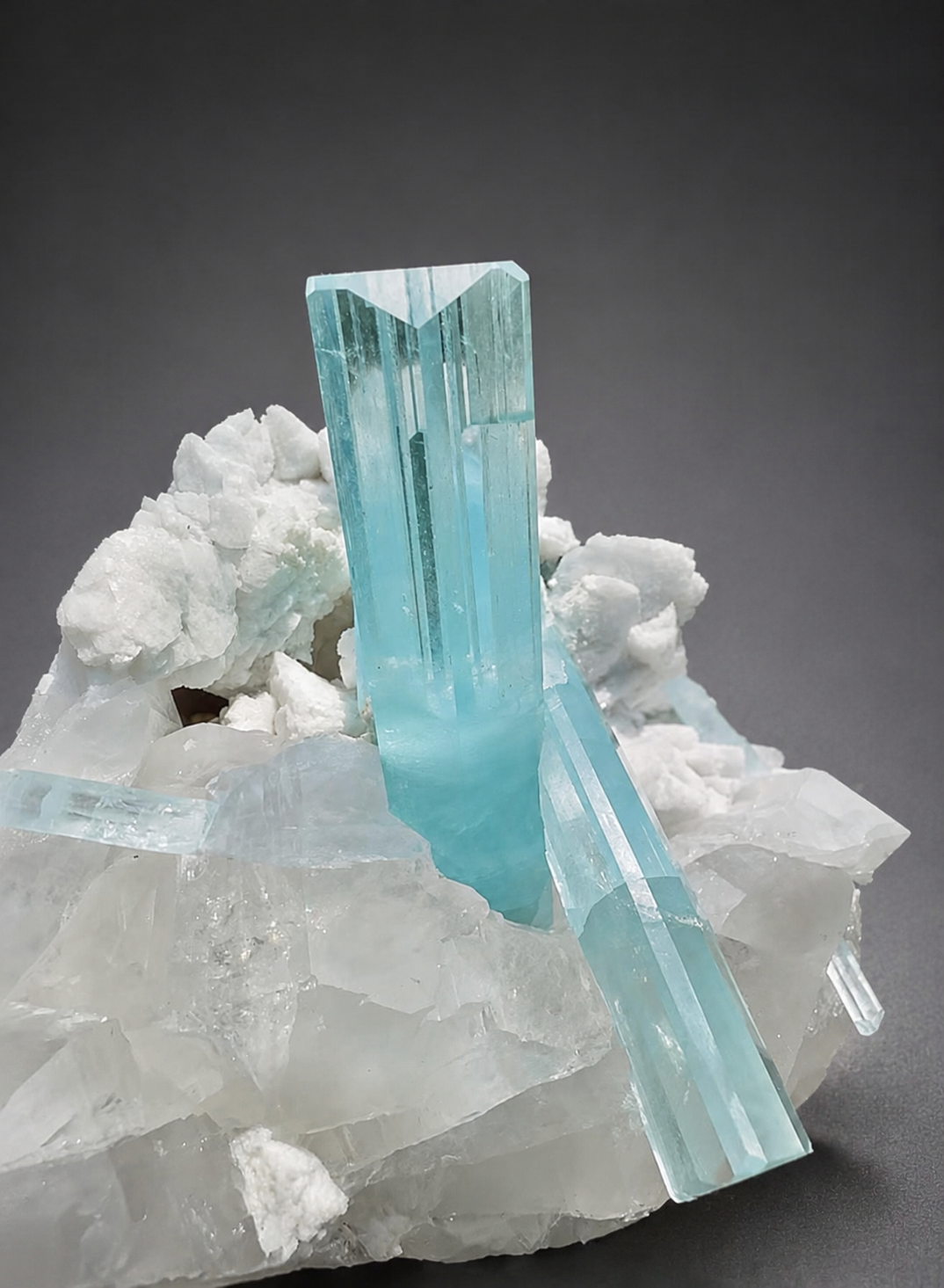 Museum Grade Aquamarine specimen with Quartz and Feldspar from Pakistan, 1696 gram