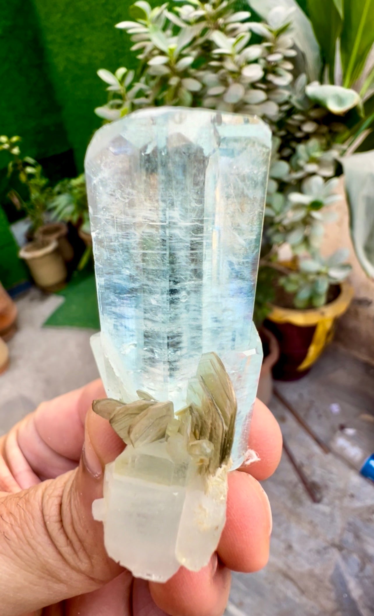 Aquamarine crystal with mica from Pakistan, 49 gram