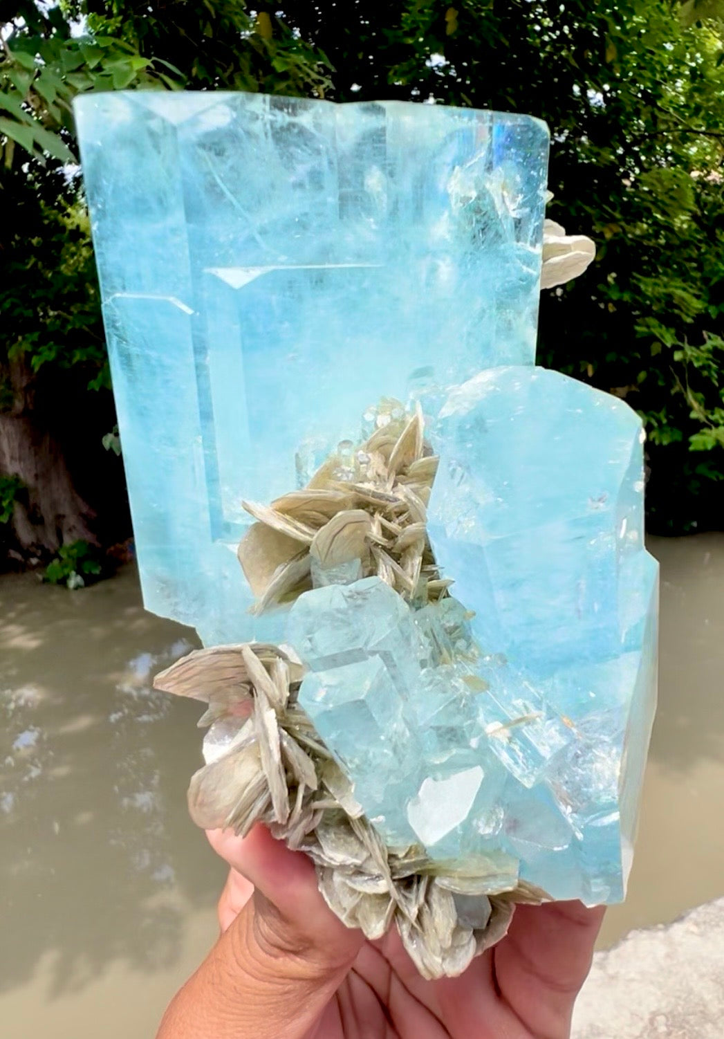 Aquamarine with Muscovite from Pakistan, 738 gram