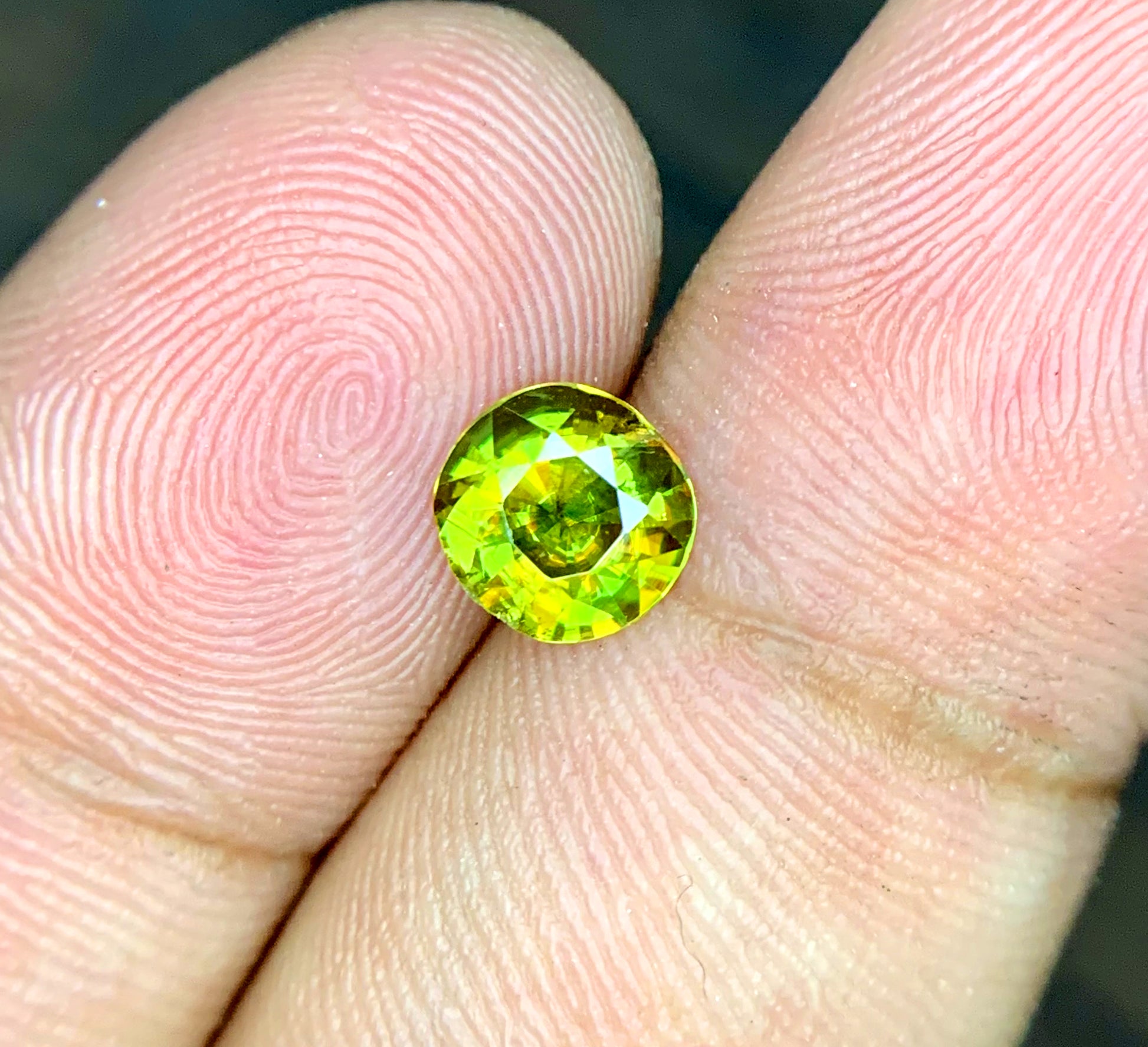 Entry level sphene gemstone fire display
Pakistani Himalayan sphene round cut 0.80ct profile
Natural sphene gemstone fire display detail earring 