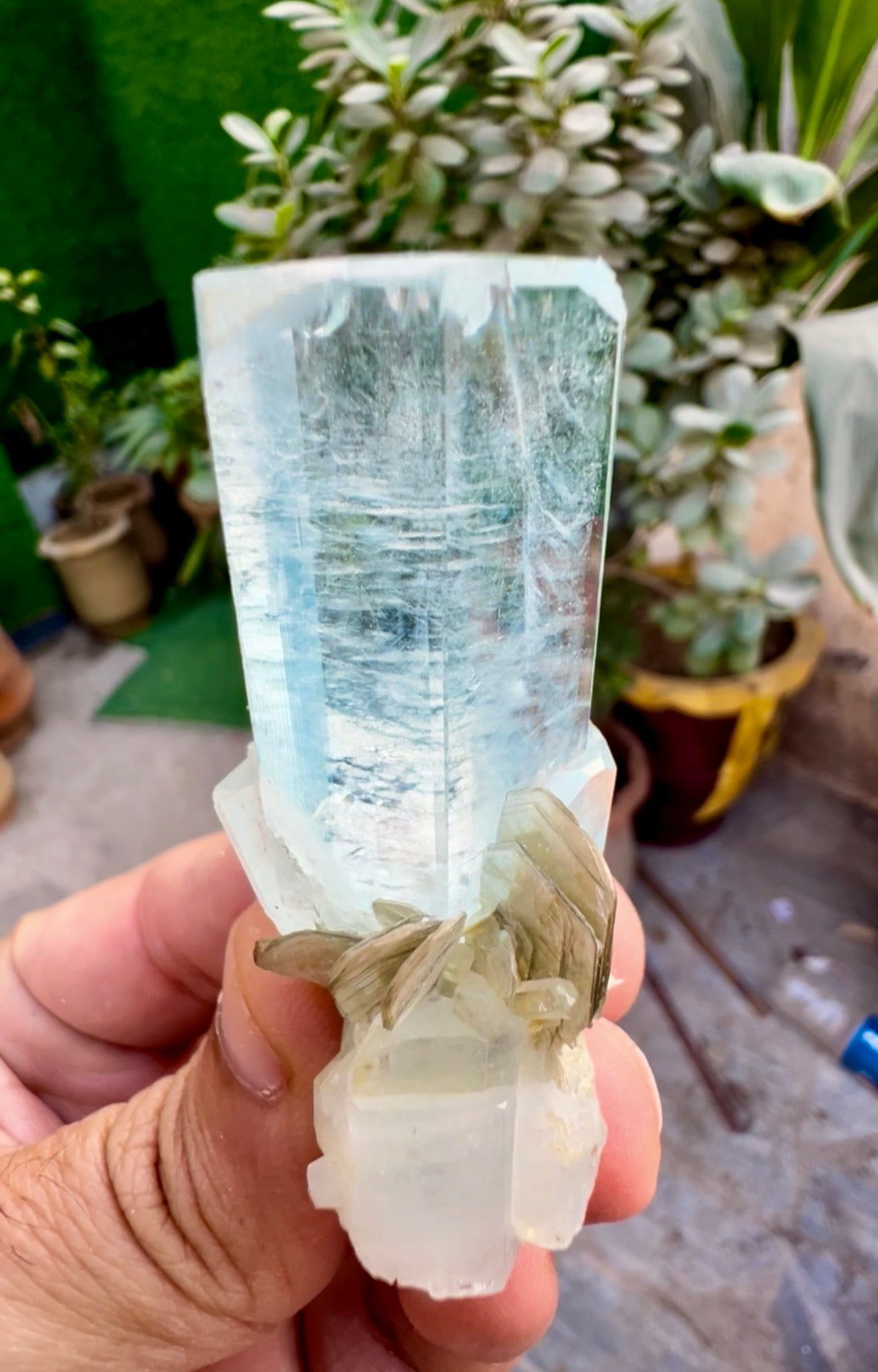 Aquamarine crystal with mica from Pakistan, 49 gram
