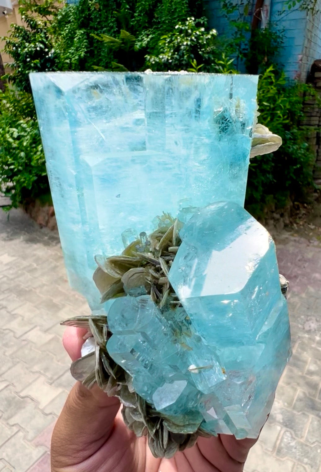 Aquamarine with Muscovite from Pakistan, 738 gram