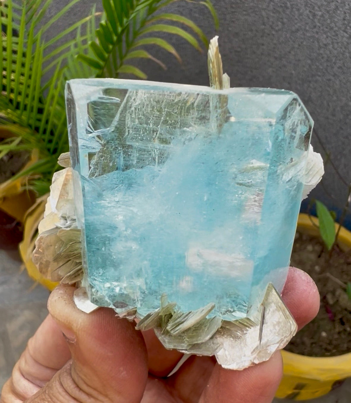 Aquamarine crystal with Mica from Pakistan, 114 gram