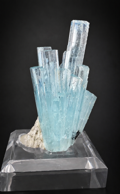 Aquamarine Spray with Albite from Pakistan, 69 gran