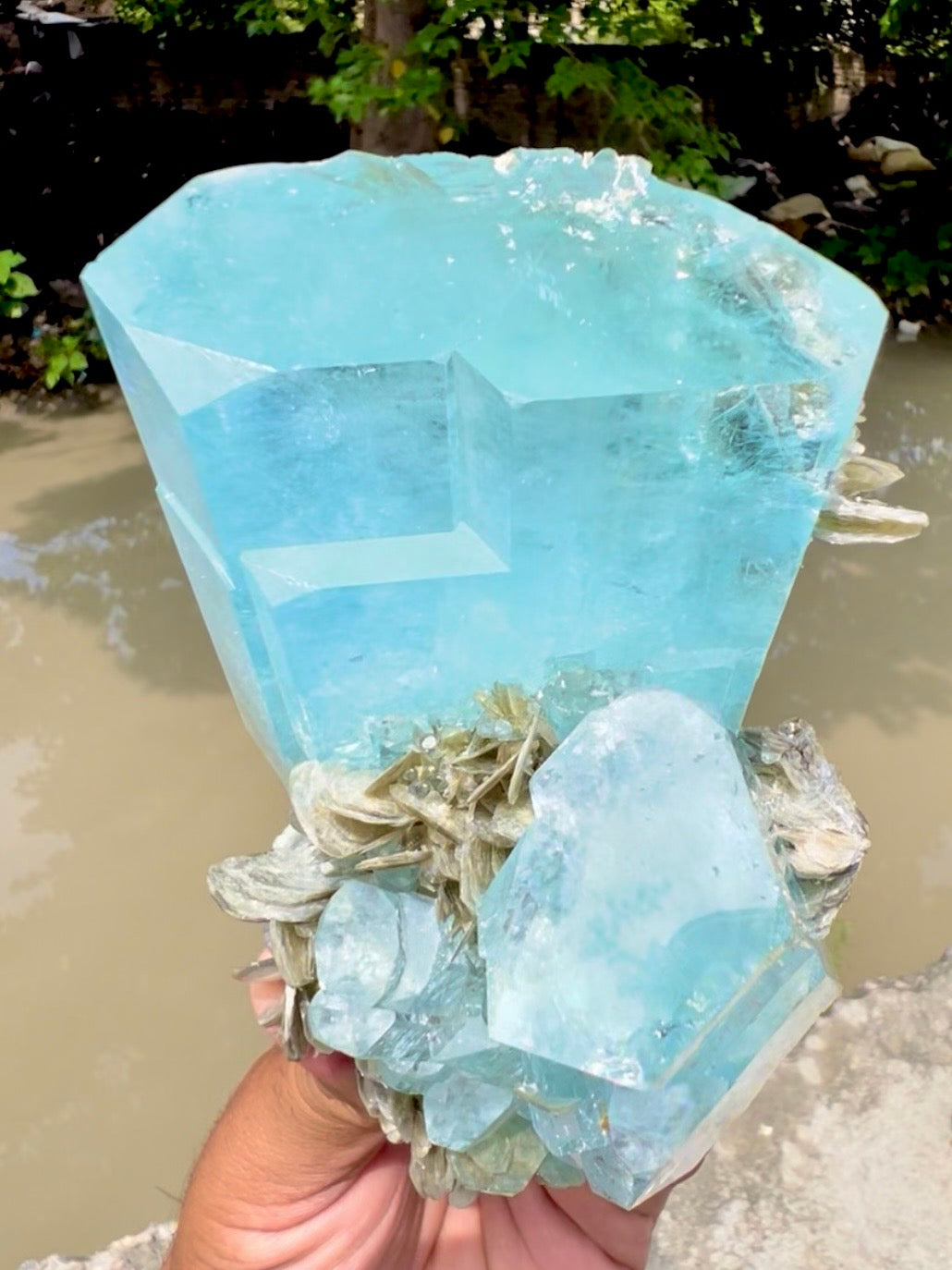 Aquamarine with Muscovite from Pakistan, 738 gram