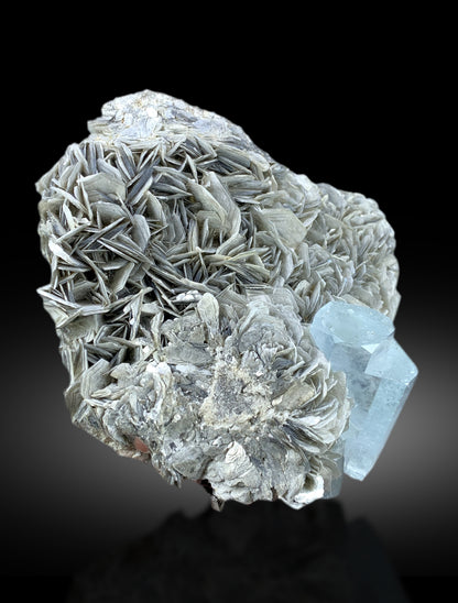 Fine mineral aquamarine specimen from Pakistan
Cabinet size aquamarine crystal specimen