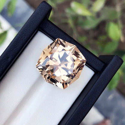 Flawless yellow topaz fancy cut 20x20mm
Large natural topaz loose stone for jewelry