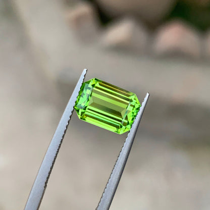 Forsterite peridot loose stone for ring setting
Apple green peridot gemstone natural color profile view