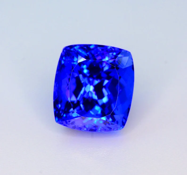 Full profile of D-Block blue violet tanzanite
Tanzanite gemstone facets showing pleochroic color