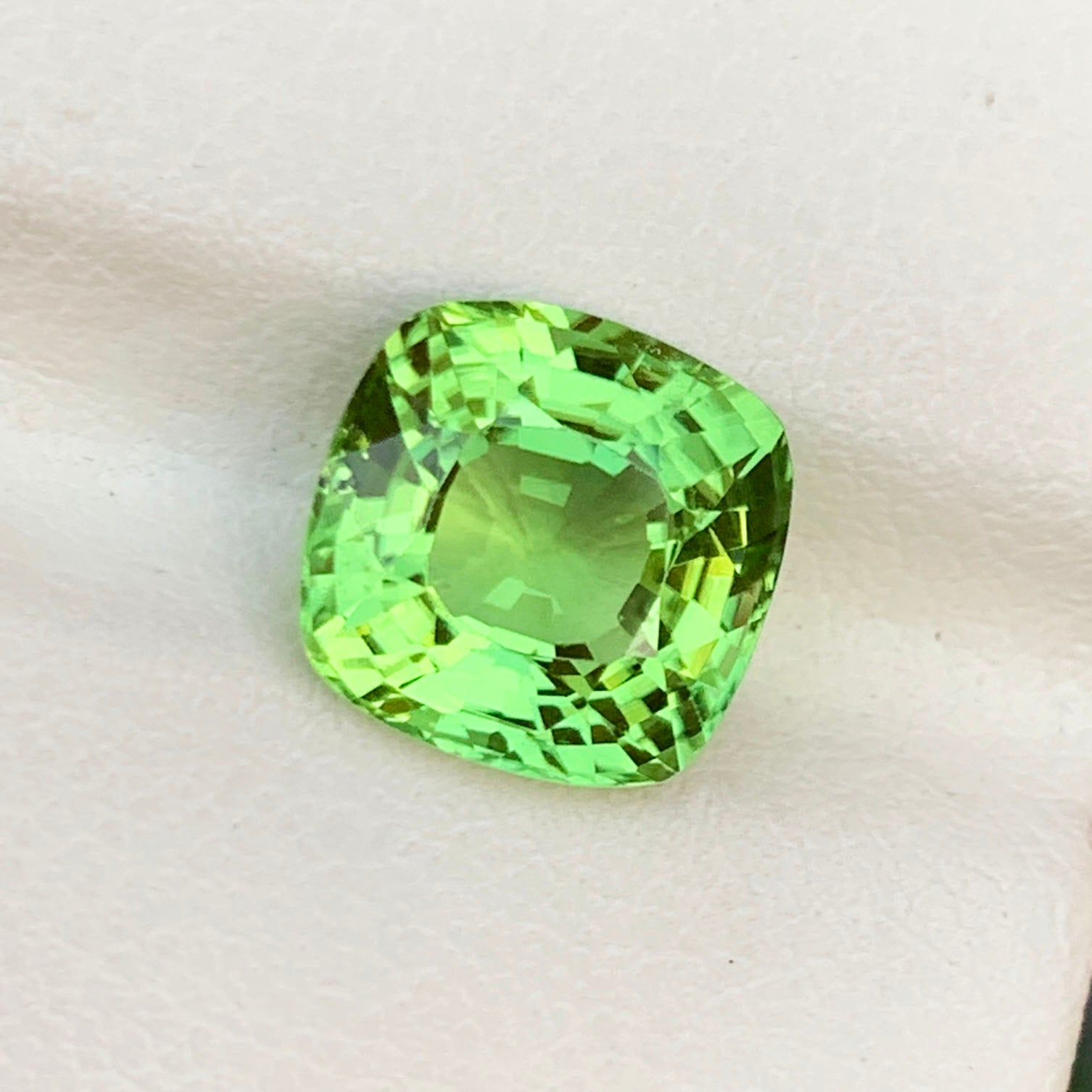 Full profile of apple green peridot loose stone
Peridot gemstone facets showing IF clarity
