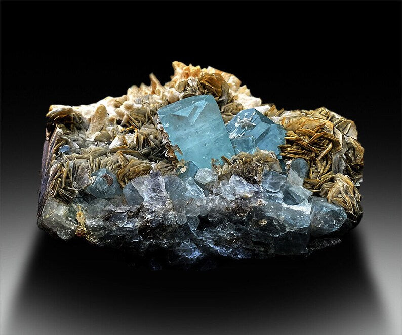 Aquamarine crystal close-up with natural transparency
Genuine Gilgit-Baltistan aquamarine mineral specimen