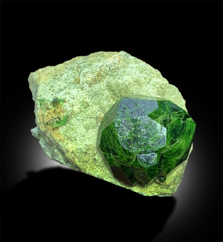 DEMANTOID GARNET, GREEN GARNET, GARNET CRYSTALS, DEMANTOID GARNET SPECIMEN, GARNET SPECIMEN, MINERAL SPECIMEN, RAW GEMSTONE, 77 GRAM