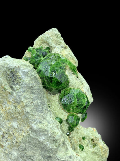 LUSH GREEN DEMANTOID GARNET CRYSTALS CLUSTER MINERAL SPECIMEN - 1038 GRAM
