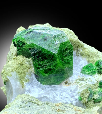 DEMANTOID GARNET, GREEN GARNET, GARNET CRYSTALS, DEMANTOID GARNET SPECIMEN, GARNET SPECIMEN, MINERAL SPECIMEN, RAW GEMSTONE, 295 GRAM