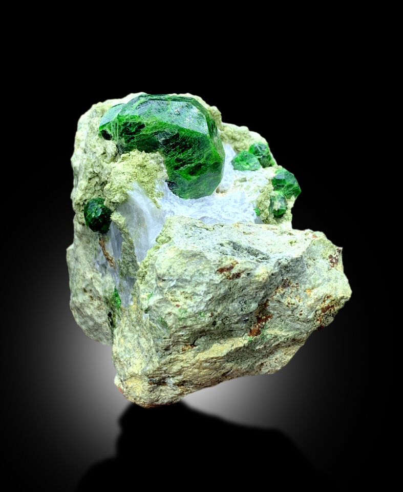 DEMANTOID GARNET, GREEN GARNET, GARNET CRYSTALS, DEMANTOID GARNET SPECIMEN, GARNET SPECIMEN, MINERAL SPECIMEN, RAW GEMSTONE, 295 GRAM