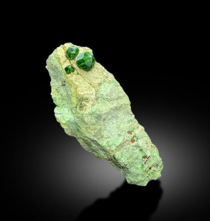 DEMANTOID GARNET, GREEN GARNET, GARNET CRYSTALS, DEMANTOID GARNET SPECIMEN, CRYSTAL CLUSTER, MINERAL SPECIMEN, RAW GEMSTONE, 641 GRAM