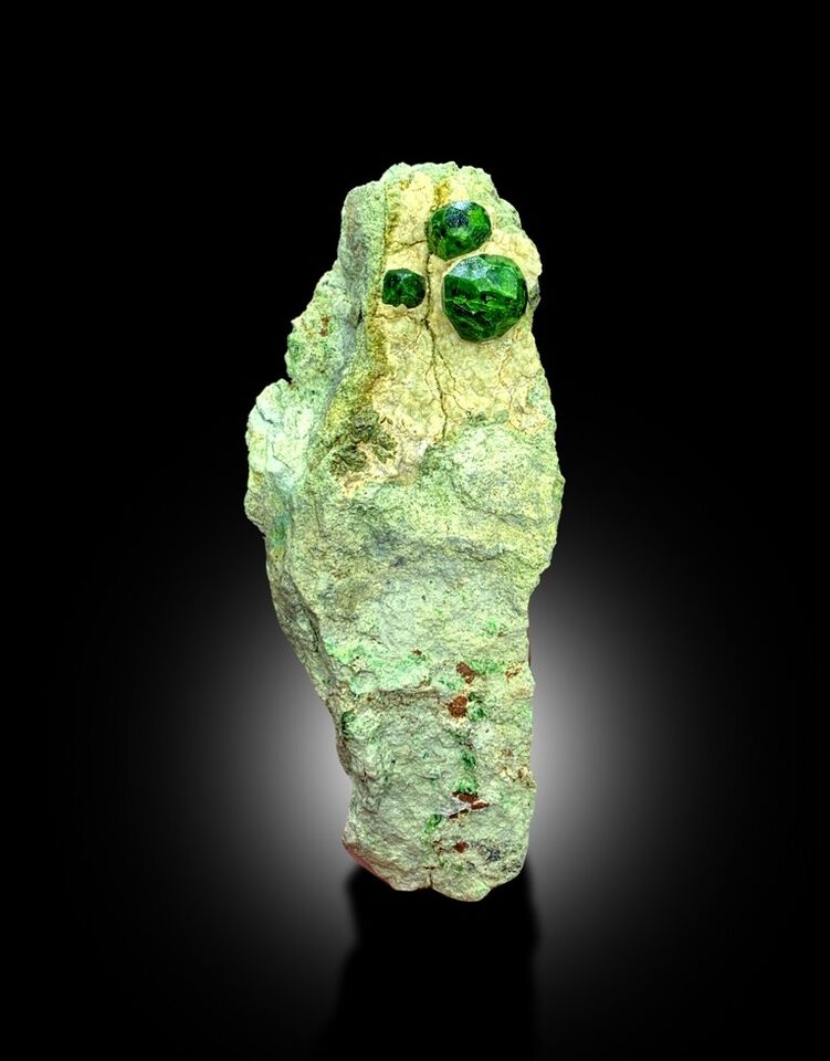 DEMANTOID GARNET, GREEN GARNET, GARNET CRYSTALS, DEMANTOID GARNET SPECIMEN, CRYSTAL CLUSTER, MINERAL SPECIMEN, RAW GEMSTONE, 641 GRAM