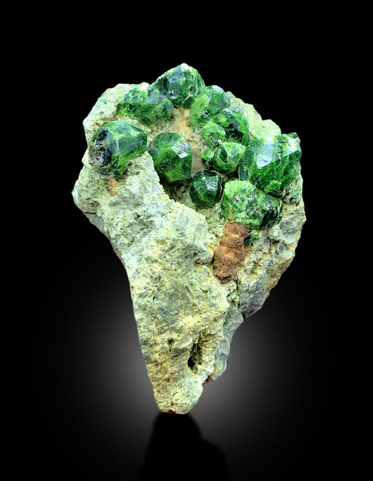 DEMANTOID GARNET, GREEN GARNET, GARNET CRYSTALS, DEMANTOID GARNET SPECIMEN, CRYSTAL CLUSTER, MINERAL SPECIMEN, GARNET ON MATRIX, 141 GRAM