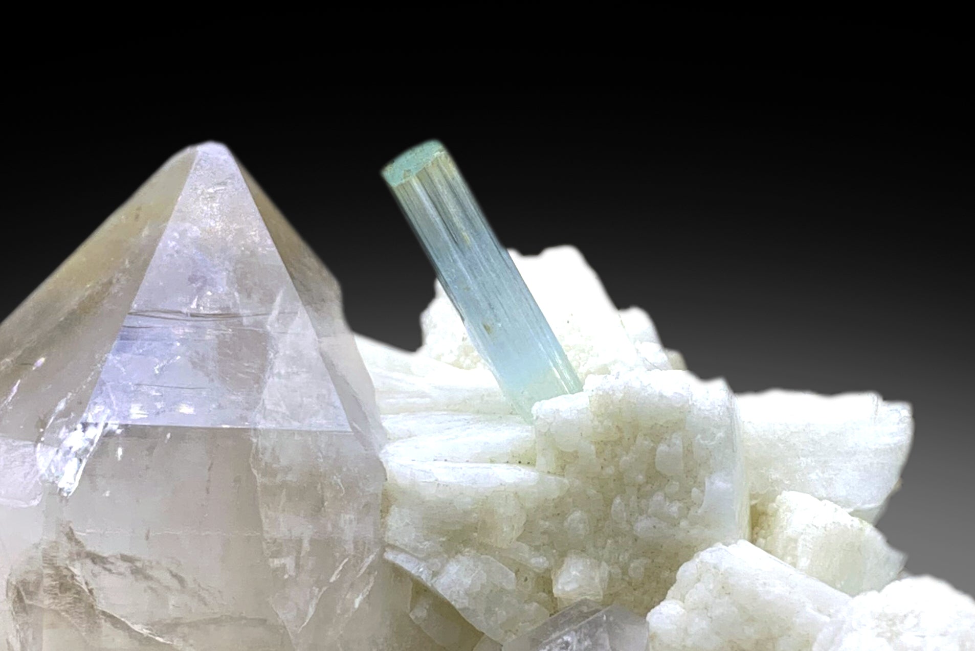 Aquamarine with Garnet, Quartz and Feldspar from Pakistan - 417 gram