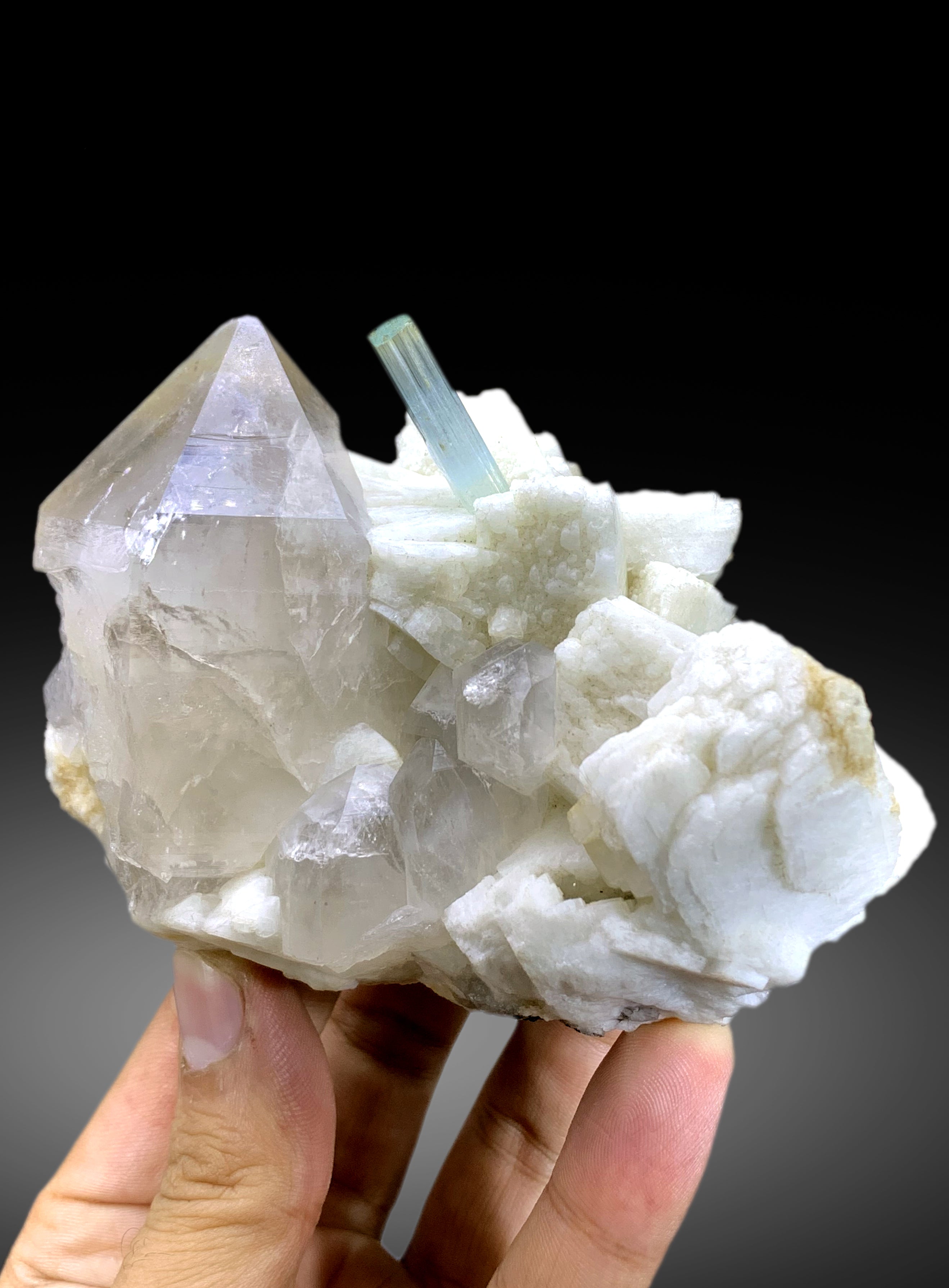 Aquamarine with Garnet, Quartz and Feldspar from Pakistan - 417 gram