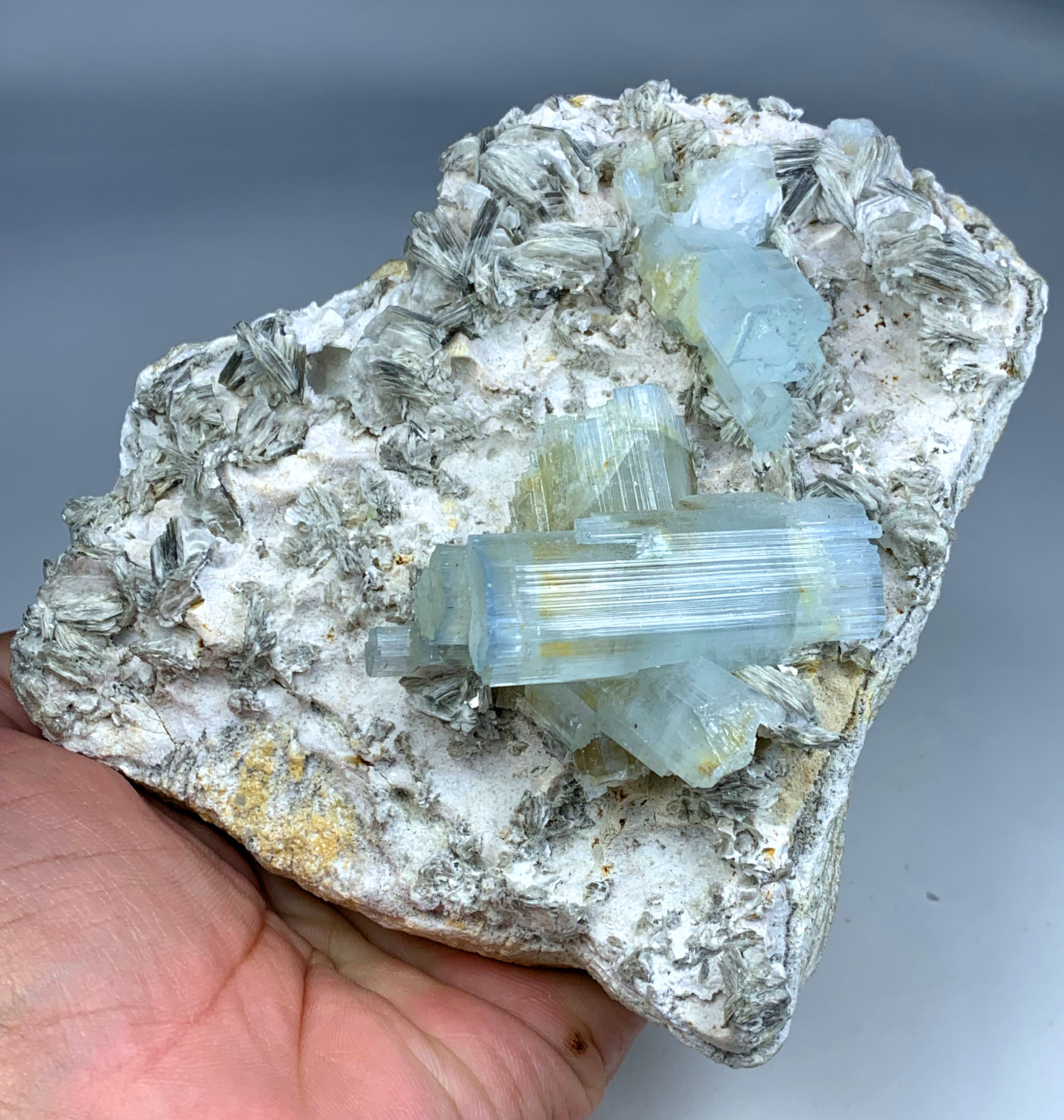 Natural Blue Cap Blue Aquamarine Crystals with Mica, Aquamarine Specimen, Aquamarine from Chumar Bakhoor Gilgit Baltistan Pakistan - 992 gram