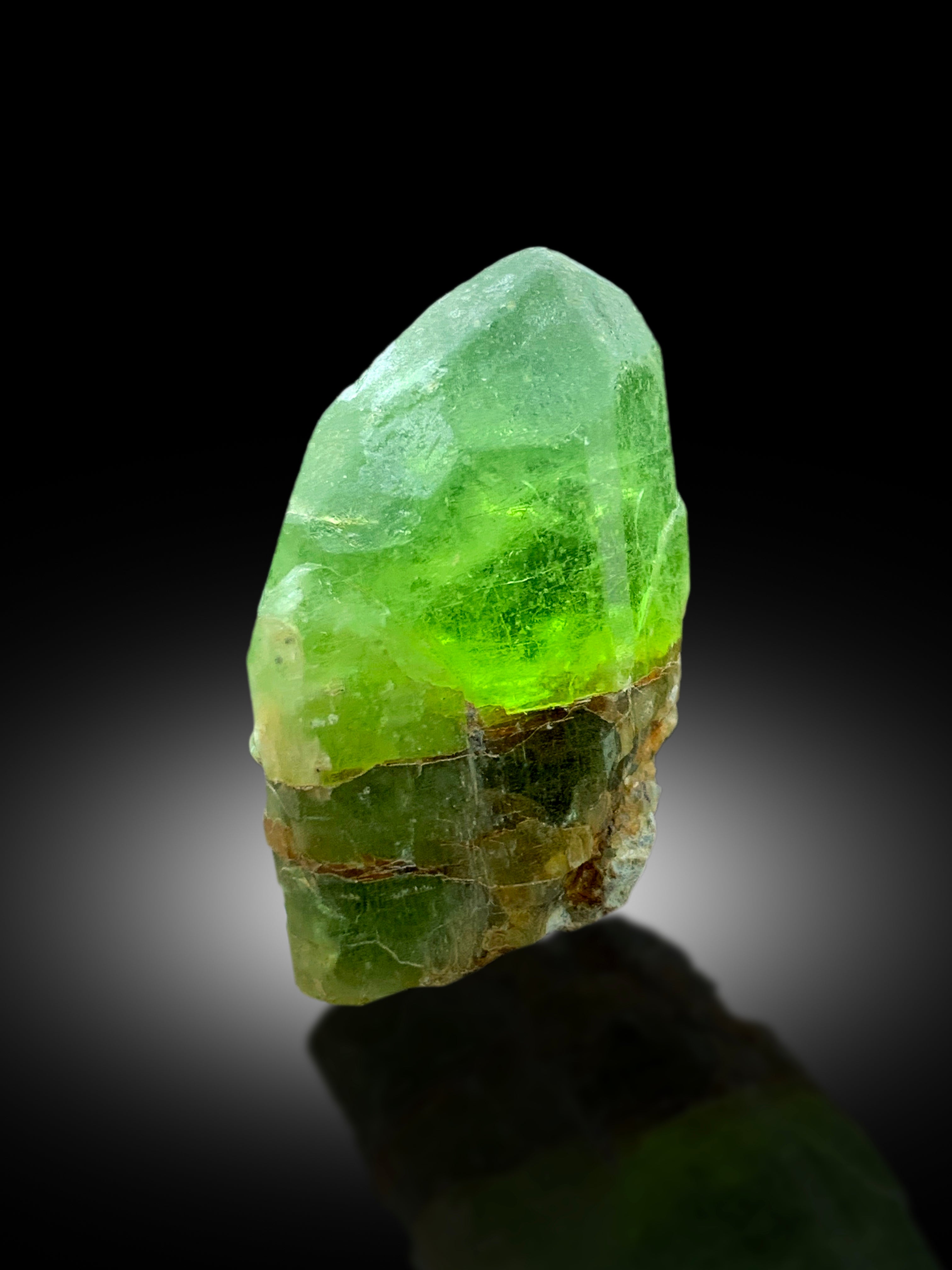 Natural Terminated Lush Green Olivine Peridot Crystal, Peridot Specimen, Raw Mineral, Peridot from Supat valley Pakistan - 18 gram