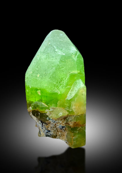 Natural Terminated Lush Green Olivine Peridot Crystal, Peridot Specimen, Raw Mineral, Peridot from Supat valley Pakistan - 18 gram