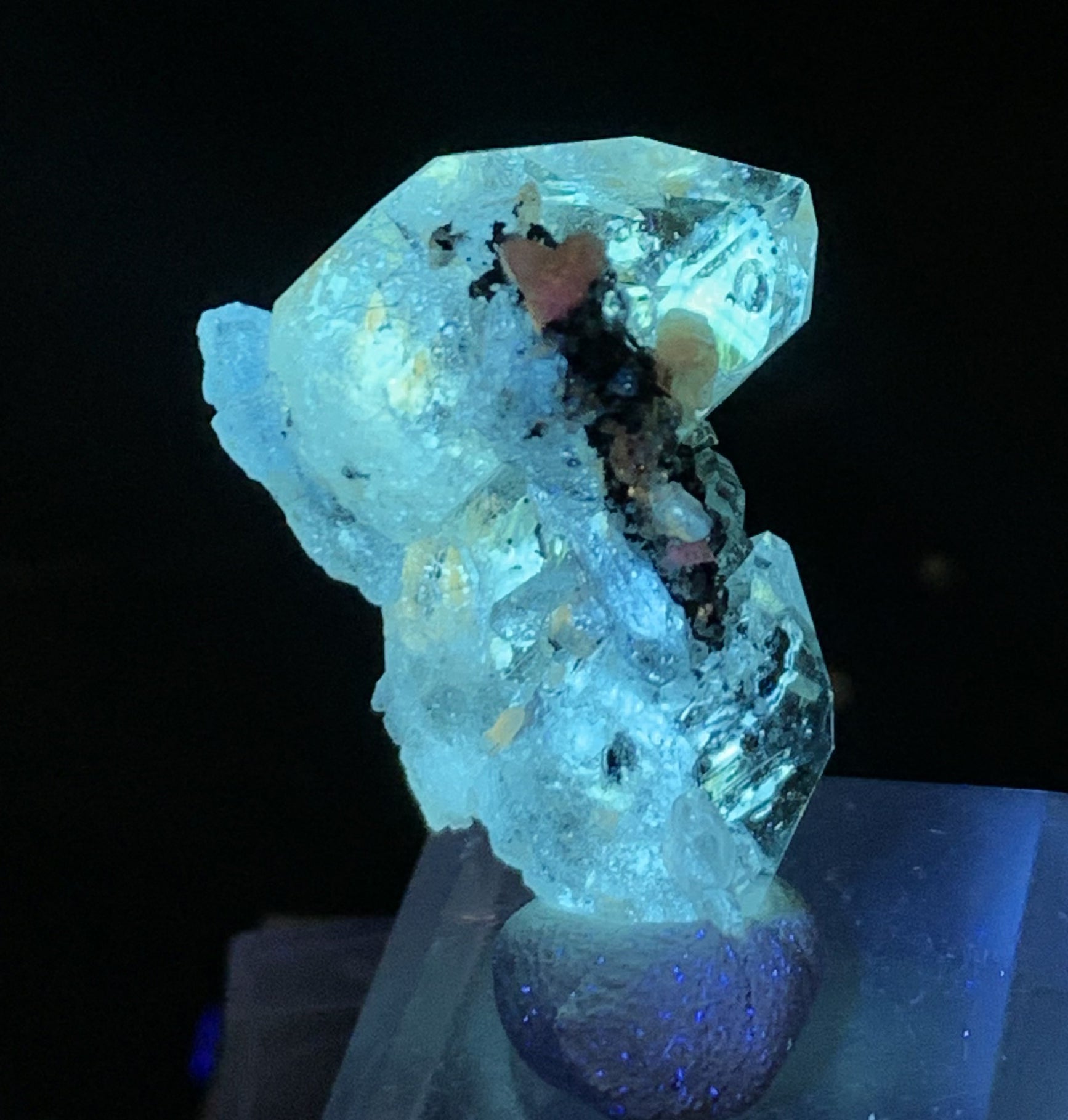 Fluorescent Petroleum Quartz Crystals from Baluchistan Pakistan - 31.80 carat