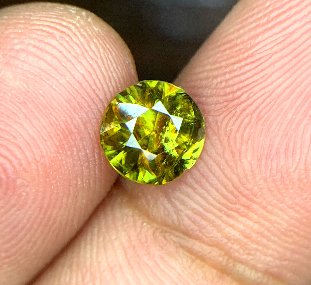 Round Cut Titanite Sphene Gemstone, Fire Sphene, Sphene Faceted Cut Stone, Loose Gemstone - 0.95 CT