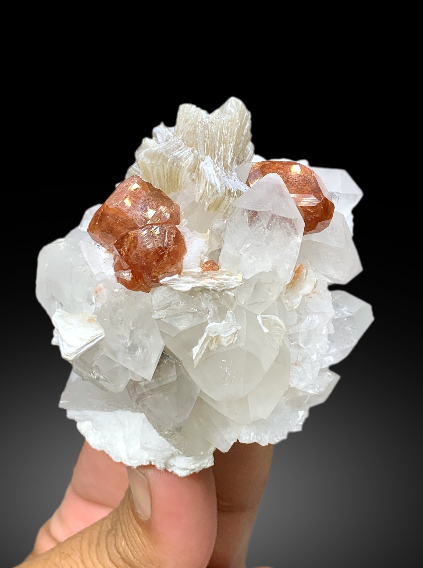 Spessartine Garnet crystals with Quartz, Mica and Albite from Pakistan, 167 gram