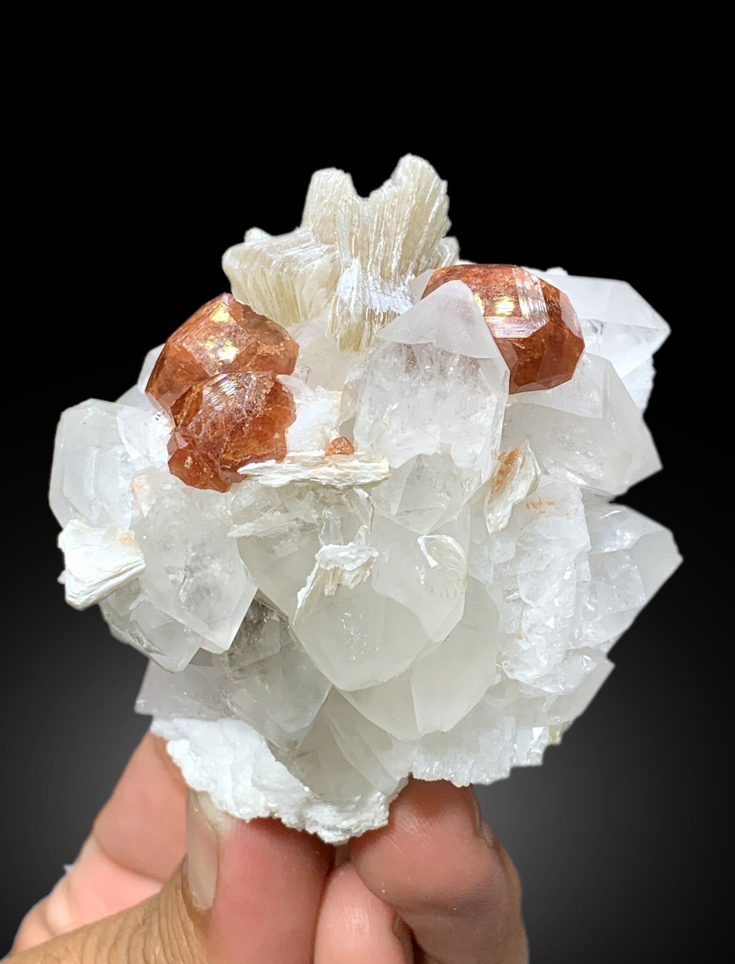Spessartine Garnet crystals with Quartz, Mica and Albite from Pakistan, 167 gram