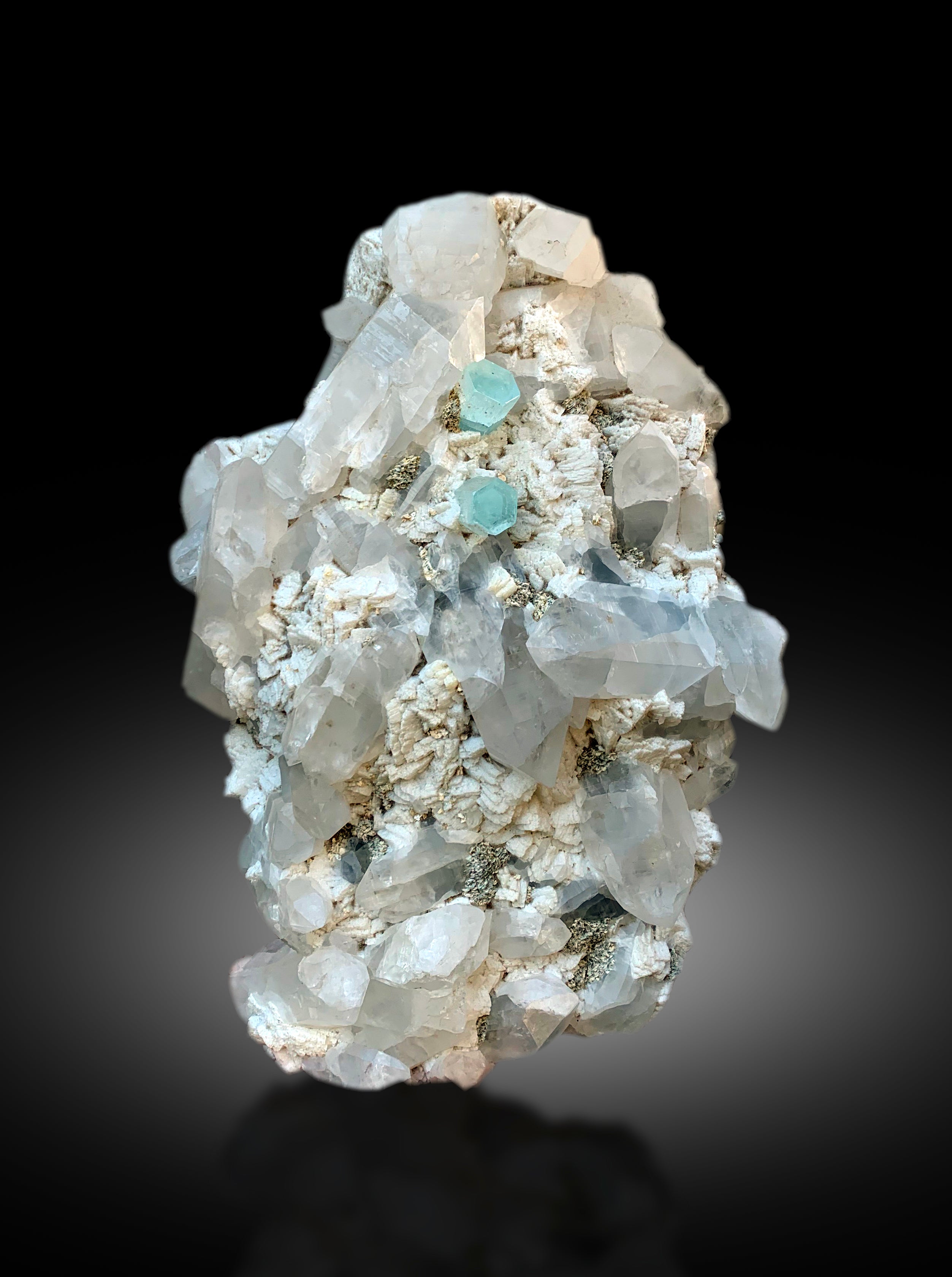 Blue Aquamarine Crystals with Quartz Cluster, Museum Grade Aqumarine, Raw Mineral, Aquamarine Specimen - 9566 gram