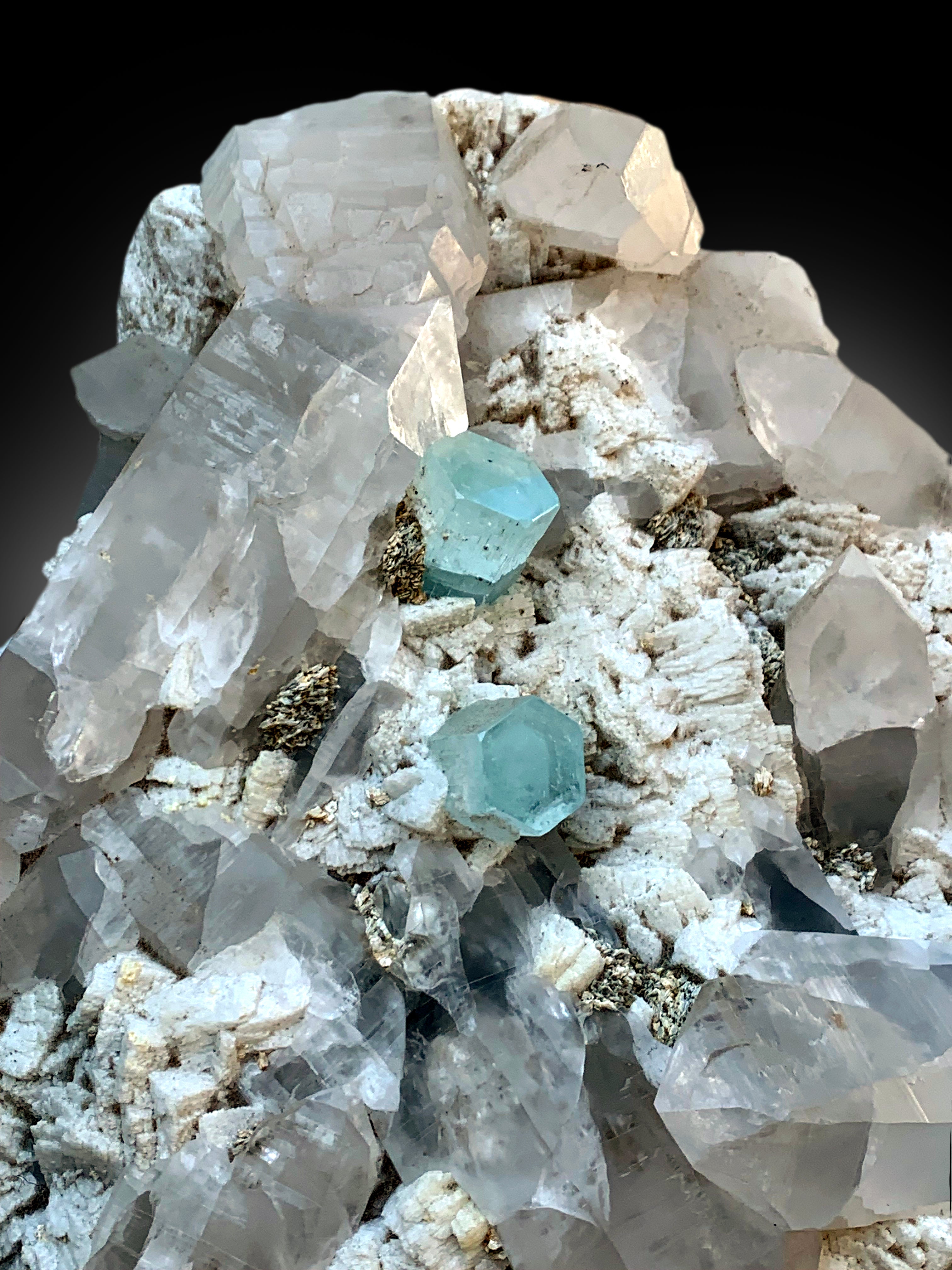 Blue Aquamarine Crystals with Quartz Cluster, Museum Grade Aqumarine, Raw Mineral, Aquamarine Specimen - 9566 gram