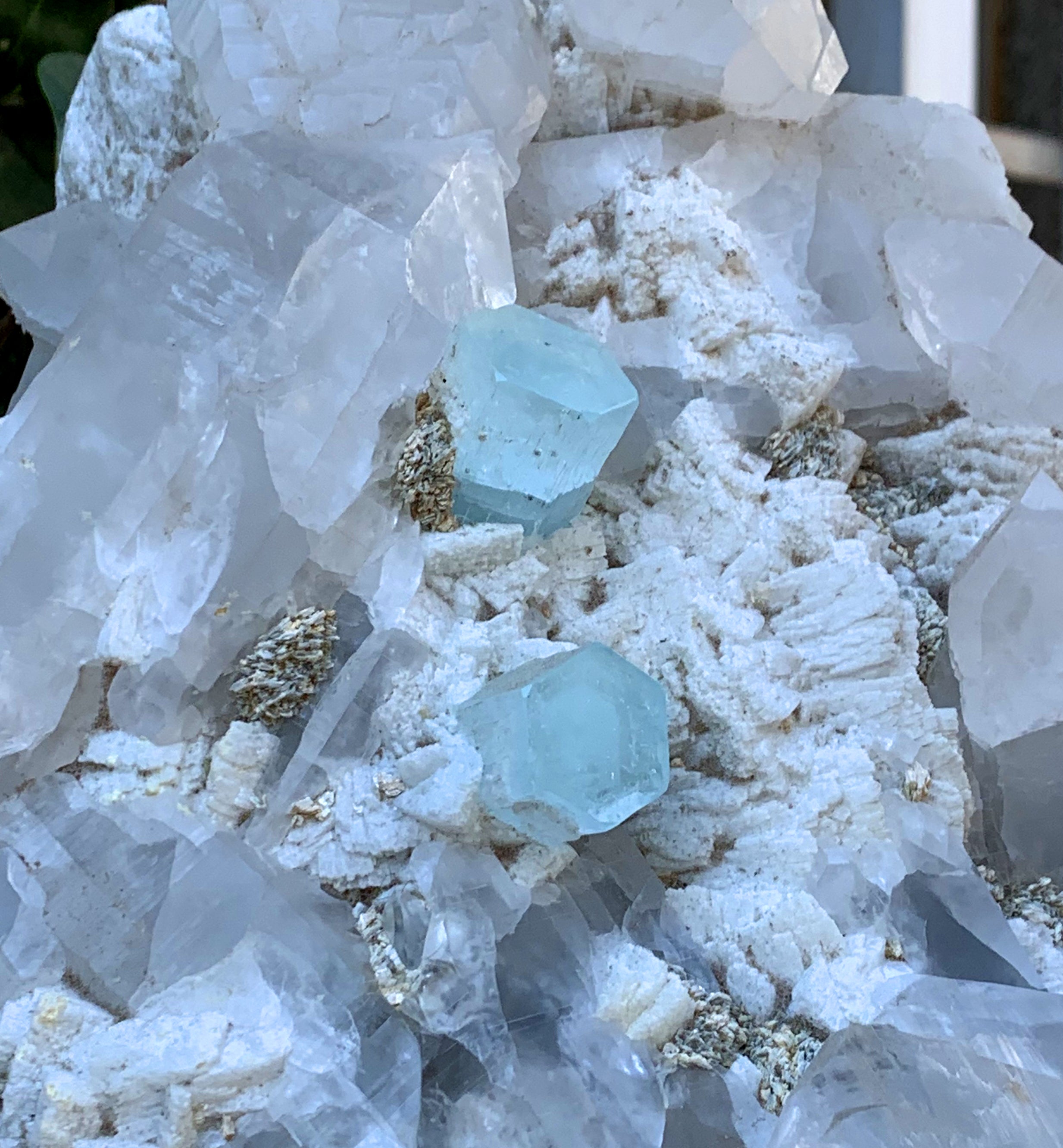 Blue Aquamarine Crystals with Quartz Cluster, Museum Grade Aqumarine, Raw Mineral, Aquamarine Specimen - 9566 gram