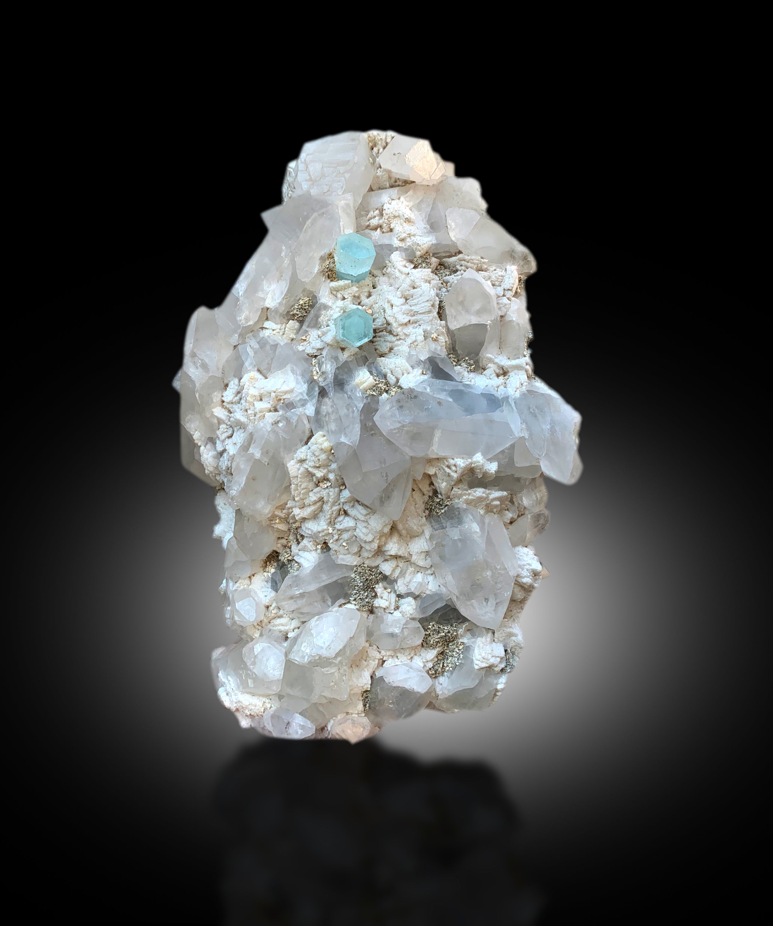 Blue Aquamarine Crystals with Quartz Cluster, Museum Grade Aqumarine, Raw Mineral, Aquamarine Specimen - 9566 gram