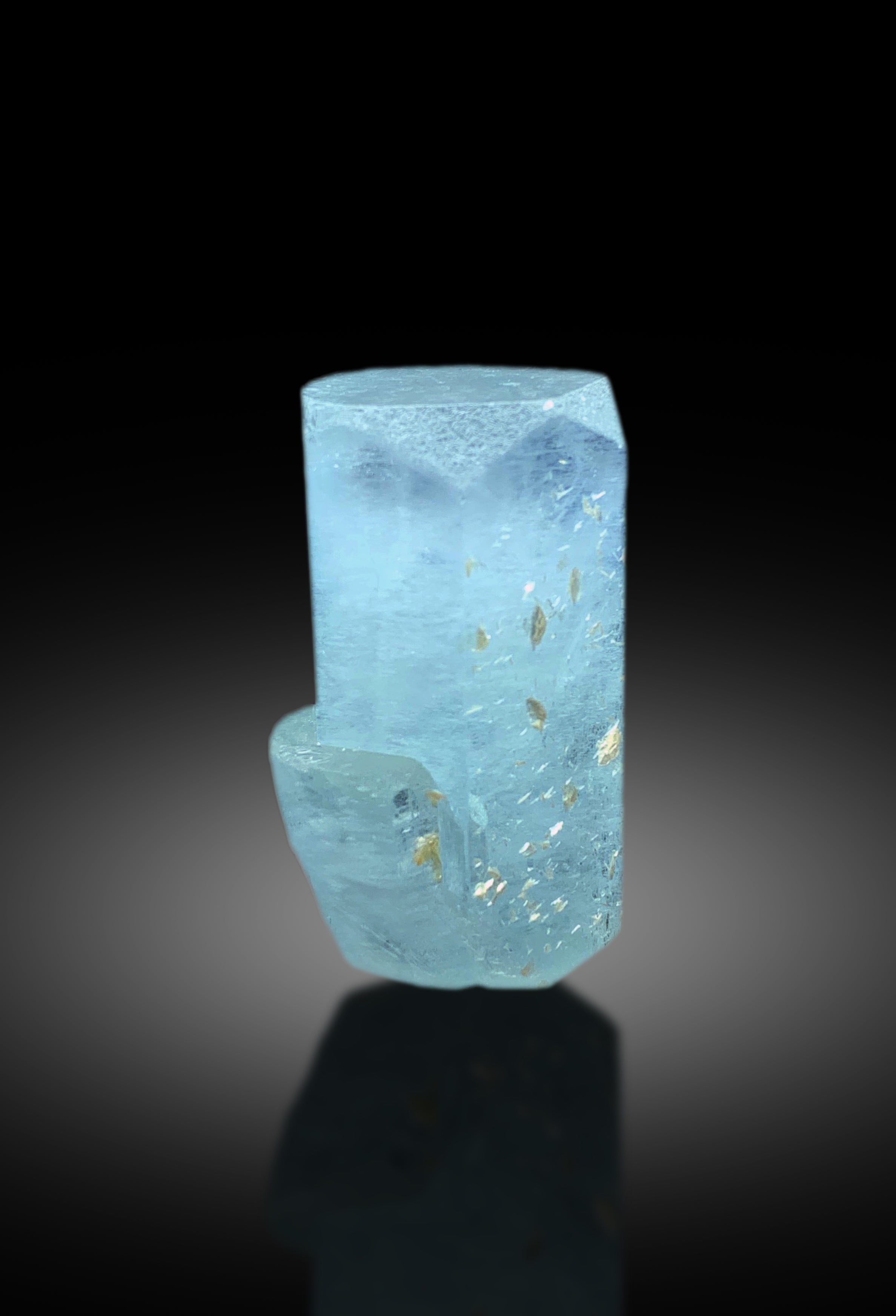 Natural Sky Blue Color Aquamarine Crystal from Nagar valley Skardu Pakistan - 118 gram